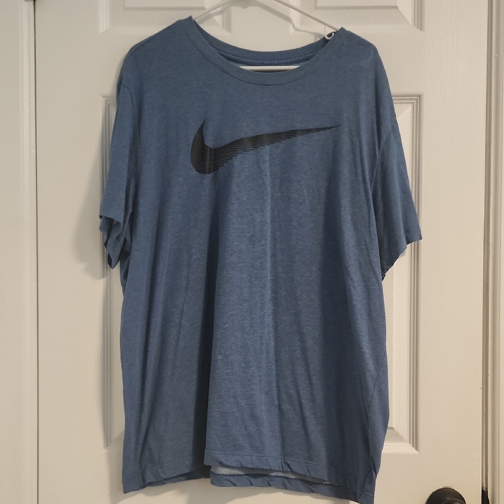 Nike Men's Blue T-Shirt